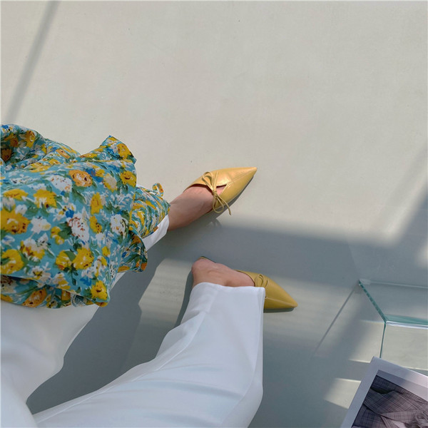 Model nou de papuci de dama ascutit cu panglica