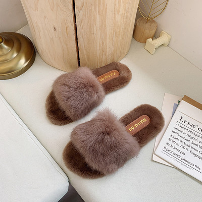 Papuci pufosi pentru femei