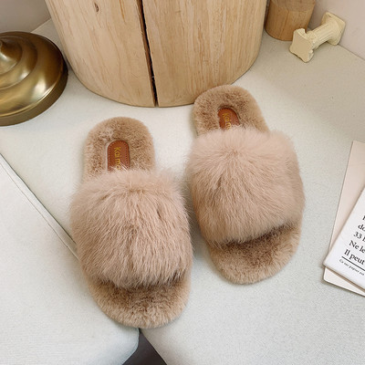 Papuci pufosi pentru femei