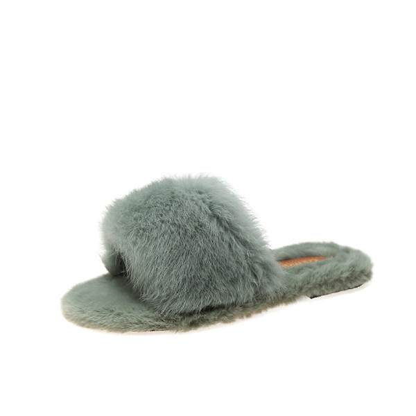 Papuci pufosi pentru femei