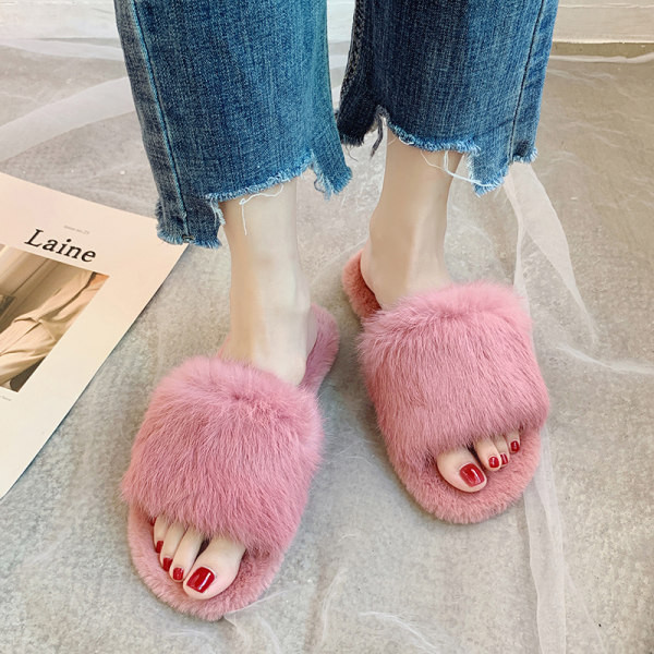 Papuci pufosi pentru femei