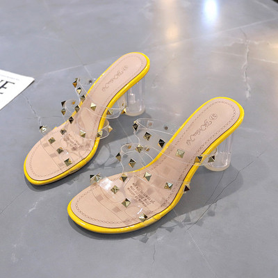 Ženske papuče sa silikonskim naramenicama i metalnim cekerima