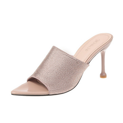 Κομψές γυναικείες παντόφλες μυτερό μοντέλο με γυαλιστερό εφέ