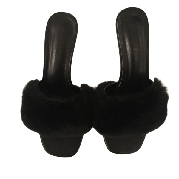 Model nou de papuci de dama cu toc inalt si puf