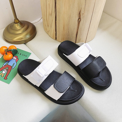 Γυναικείες casual παντόφλες με αγκράφα