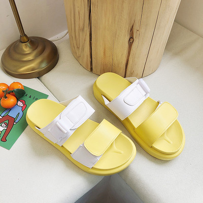 Γυναικείες casual παντόφλες με αγκράφα