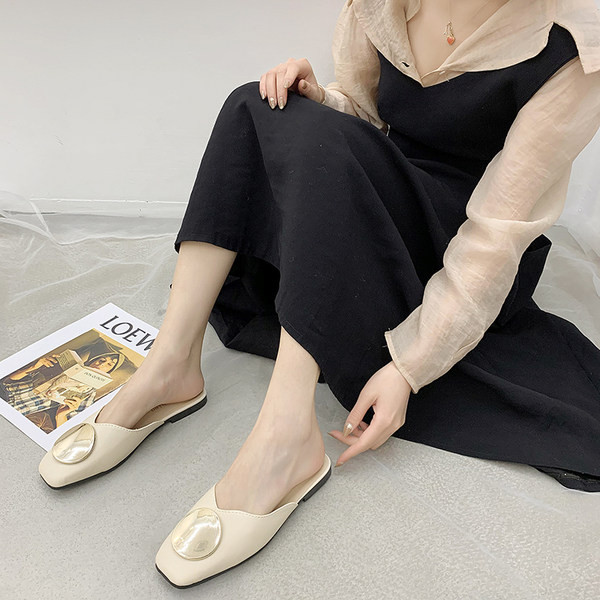 Papuci de dama din piele cu element metalic