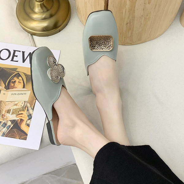 Papuci de dama din piele cu element metalic