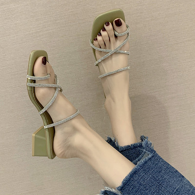 Γυναικείες παντόφλες με διακοσμητικές πέτρες και τετράγωνο τακούνι σε δύο χρώματα