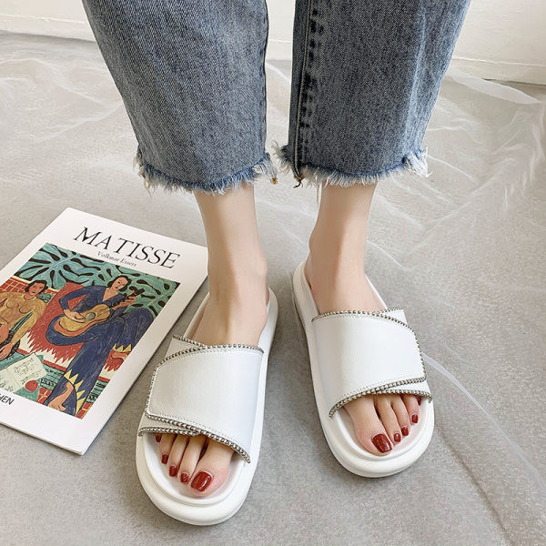 Papuci de damă din piele alb și negru