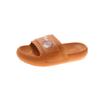 Παντόφλες casual με απλικέ και επίπεδη σόλα