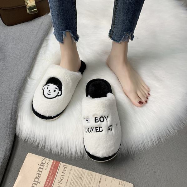 Papuci de damă din puf cu broderie