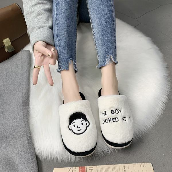 Papuci de damă din puf cu broderie