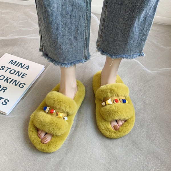 Papuci de puf pentru femei cu elemente 3D