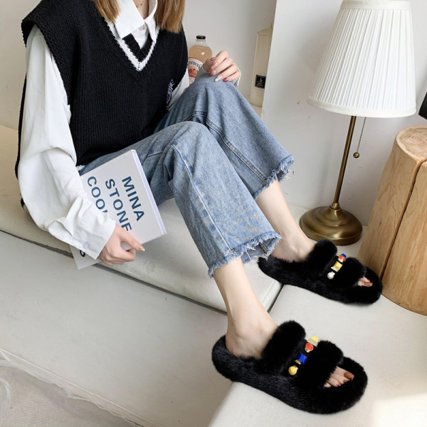 Papuci de puf pentru femei cu elemente 3D