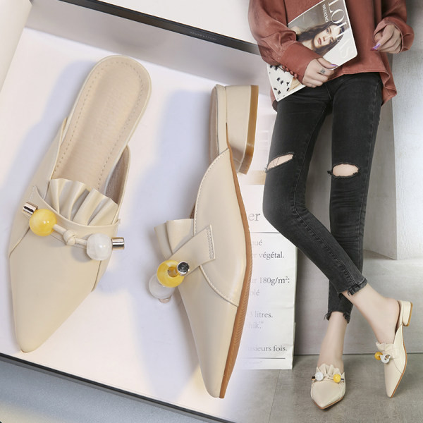 Papuci de damă ascuțiți din piele artificială cu elemente 3D