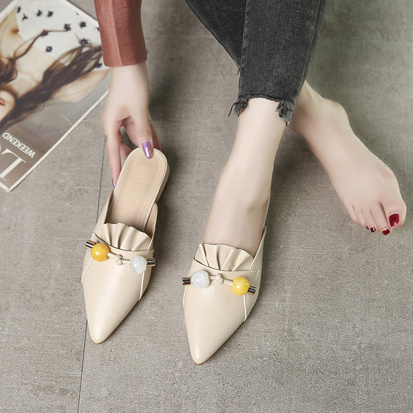 Papuci de damă ascuțiți din piele artificială cu elemente 3D