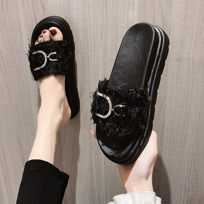 Γυναικείες παντόφλες με μεταλλική διακόσμηση σε τρία χρώματα