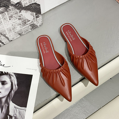 Model ženskih papuča na špic od eko kože