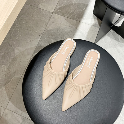 Model ženskih papuča na špic od eko kože