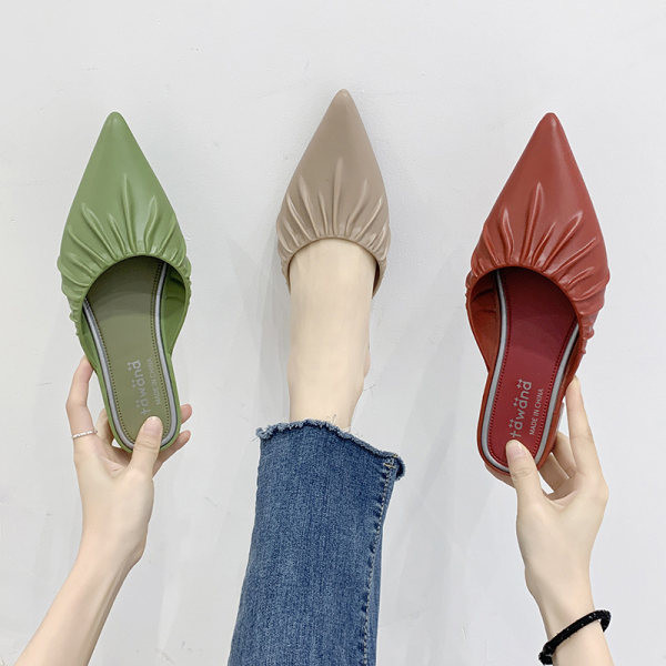 Model ženskih papuča na špic od eko kože