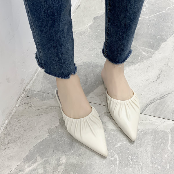 Model ženskih papuča na špic od eko kože