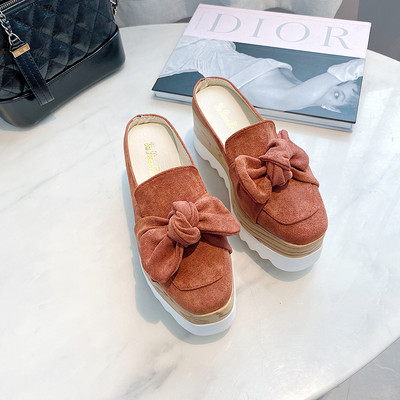 Γυναικείες casual παντόφλες από οικολογικό σουέτ και κορδέλα