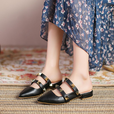 Papuci dama cu nituri si talpa plata - model ascutit