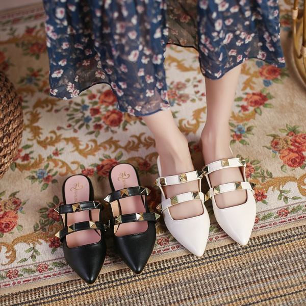 Papuci dama cu nituri si talpa plata - model ascutit