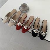 Casual γυναικείες παντόφλες με διακοσμητικές πέτρες και χαμηλό τακούνι