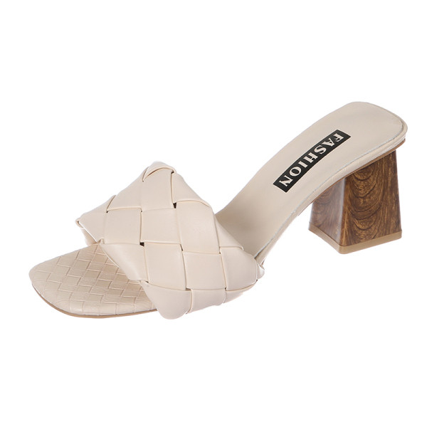 Papuci moderni de dama cu bareta din piele si toc jos