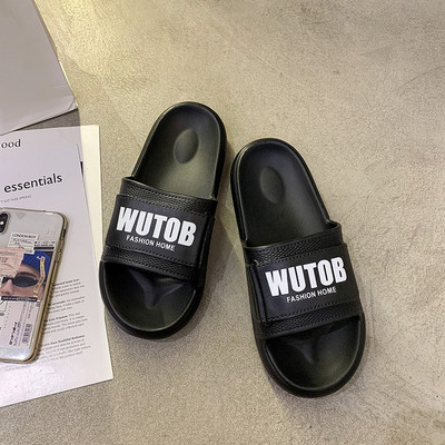 Papuci de damă cu talpă plată și inscripție