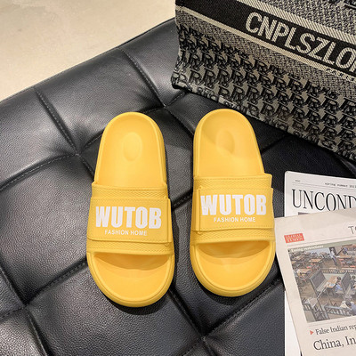 Papuci de damă cu talpă plată și inscripție