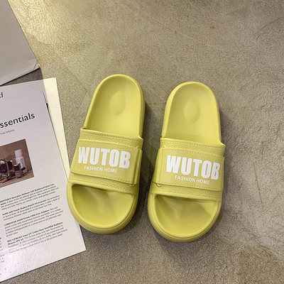 Papuci de damă cu talpă plată și inscripție