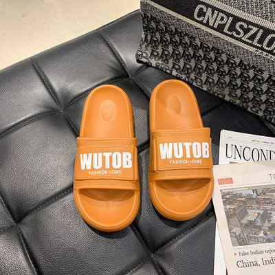 Papuci de damă cu talpă plată și inscripție