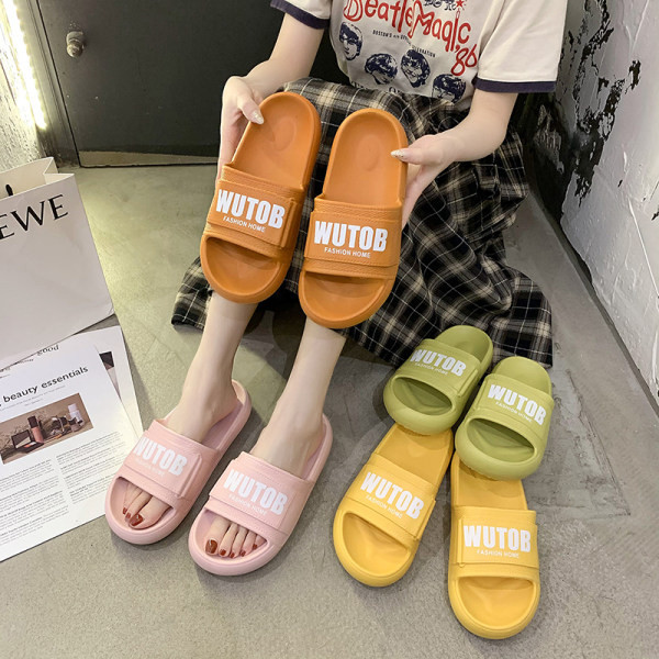 Papuci de damă cu talpă plată și inscripție