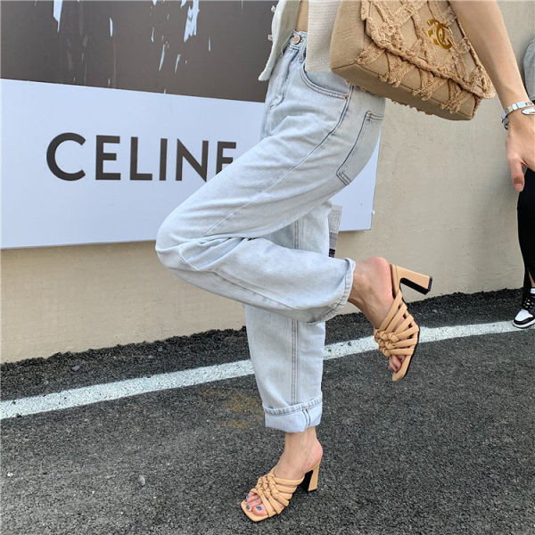 Παντόφλες μοντέρνες γυναικέιες  με ψηλό τακούνι και δερμάτινα λουράκια 7 cm