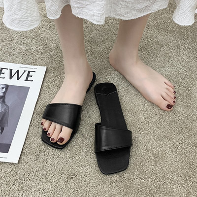 Γυναικείες έκο δερμάτινες παντόφλες με επίπεδη σόλα