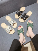 Novi model ženskih papuča na točkice i ravnog potplata