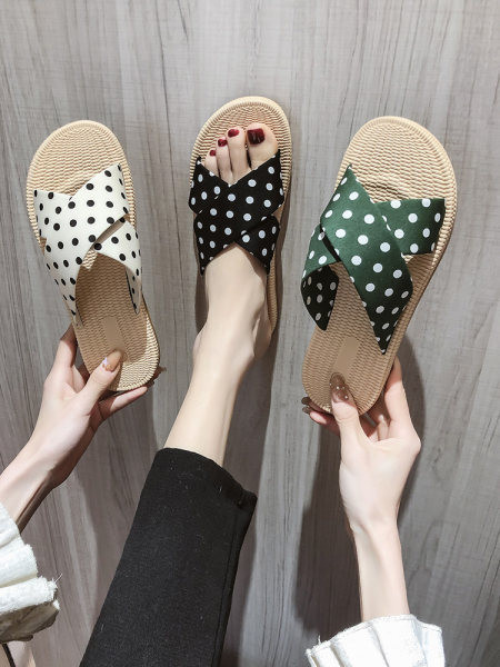 Novi model ženskih papuča na točkice i ravnog potplata