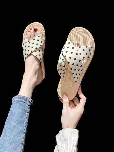 Novi model ženskih papuča na točkice i ravnog potplata
