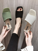 Ležerne ženske papuče na četvrtastu petu u više boja