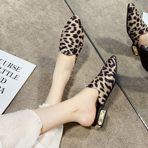 Papuci casual model ascutit cu model animal