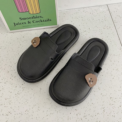 Γυναικείες έκο δερμάτινες παντόφλες με τρισδιάστατο στοιχείο