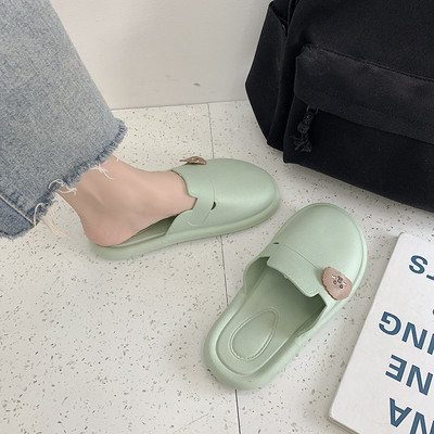 Γυναικείες έκο δερμάτινες παντόφλες με τρισδιάστατο στοιχείο