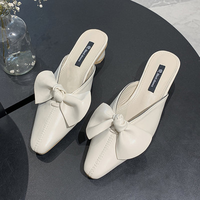 Γυναικείες μυτερές παντόφλες με κορδέλα