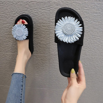 Γυναικείες casual παντόφλες με τρισδιάστατο στοιχείο σε διάφορα χρώματα