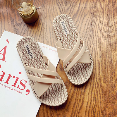 Γυναικείες casual παντόφλες με δερμάτινα λουράκια