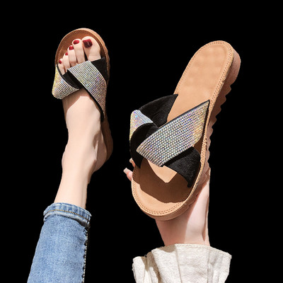 Παντόφλες casual γυναικείες με επίπεδη σόλα σε δύο χρώματα