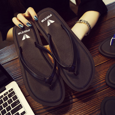 Γυναικείες σαγιονάρες με λεπτά δερμάτινα λουράκια